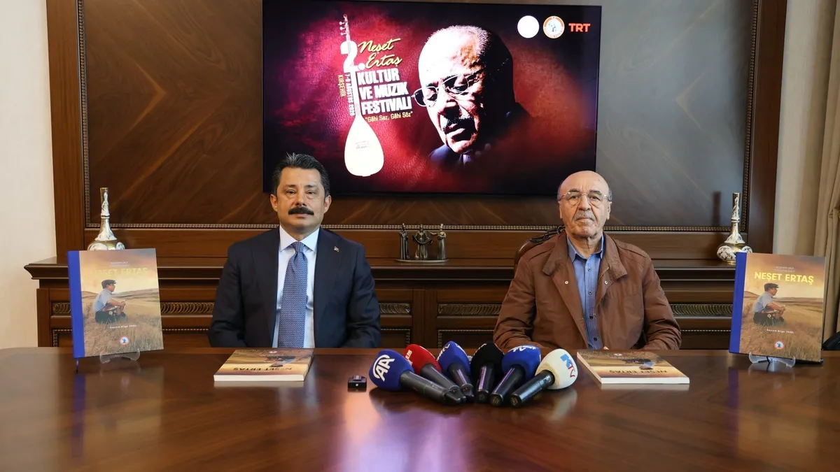 Neşet Ertaş’ın sanatını anlatan kitap okuyucuyla buluşuyor Neşet Ertaş’ın sanatını anlatan kitap okuyucuyla buluşuyor