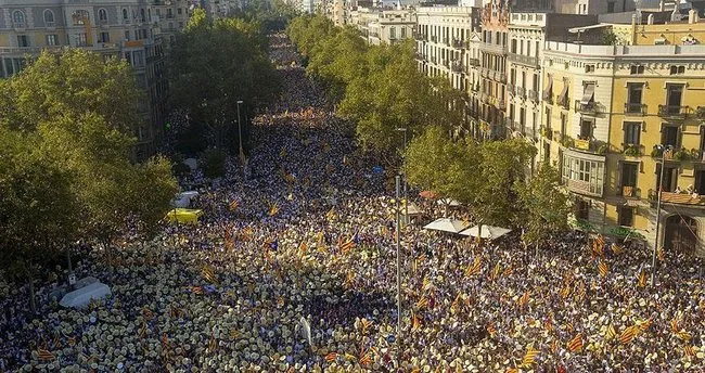 Katalonya’nın bağımsızlık talebi sokaklara yansıdı