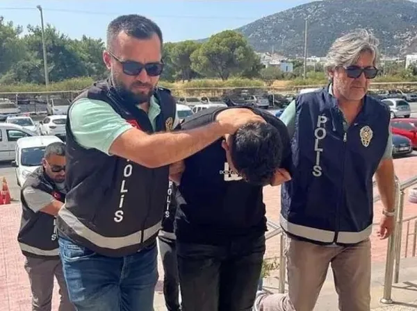 bodrumdaki-cifte-cinayette-flas-gelisme-gencleri-tatil-bahanesiyle-cagirip-infaz-etmisti-cani-tetikci-hollanda-1784101829557.jpg