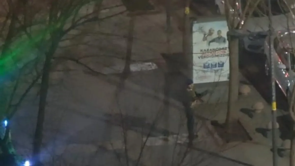 Batman’da korku dolu anlar! Kalaşnikofla rastgele etrafa ateş açtı Batman’da korku dolu anlar! Kalaşnikofla rastgele etrafa ateş açtı