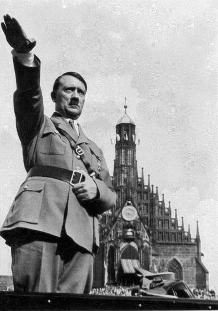 İşte Hitler’in yasaklattığı fotoğrafı