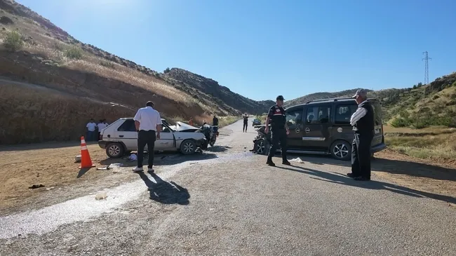 kafa-kafaya-carpisan-araclara-motosiklet-de-karisti-5-yarali-1782285210625.jpg