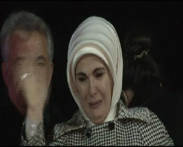 Emine Erdoğan gözyaşlarına boğuldu