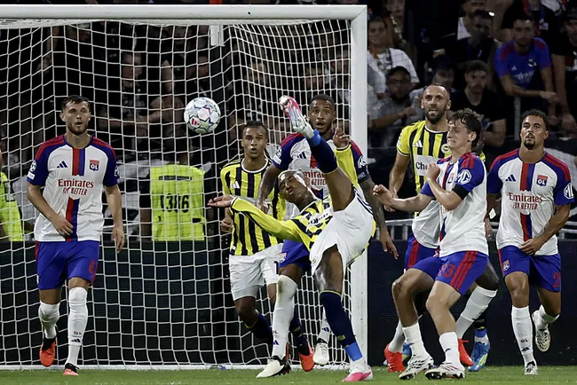 lyon-fenerbahce-canli-fenerbahce-lyona-konuk-oluyor-ikinci-yari-oynaniyor-1787774562267.jpeg