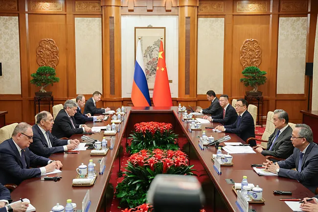 rusya-disisleri-bakani-lavrov-cinli-mevkidasi-vang-ile-gorustu-1776180958077.jpg Rusya Dışişleri Bakanı Lavrov, Çinli mevkidaşı Vang ile görüştü