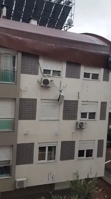 Son dakika haberi | Meteoroloji uyarmıştı: Antalya’dan korkunç görüntüler geliyor: Eve yıldırım düştü zannettik!