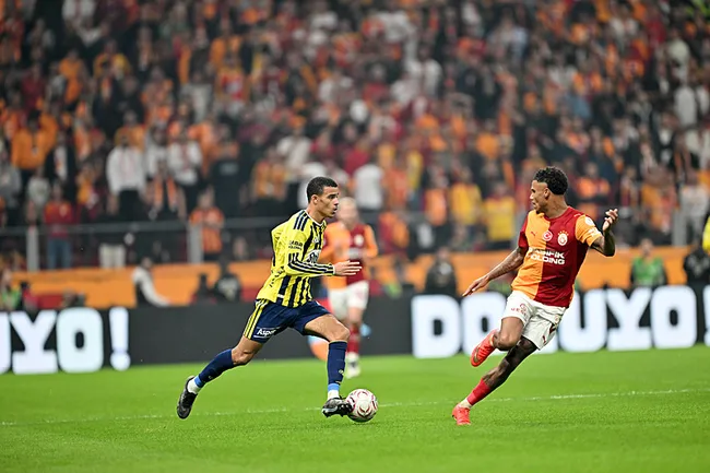 mason-greenwooddan-surpriz-istek-dirk-kuyt-ile-gorustu-1793338005839.jpg