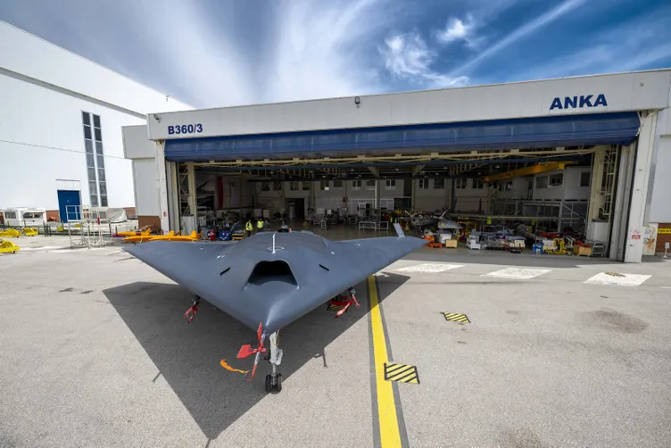 Görünmez uçak ANKA-3 ilk kez piste çıktı! Heyecanlandıran görüntüler: İşte yerli ve milli silahları