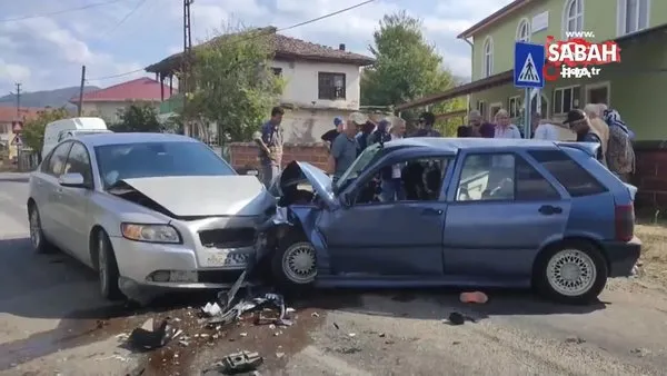Gösterge ve direksiyon paramparça oldu! Feci kazada can pazarı: 6 yaralı | Video