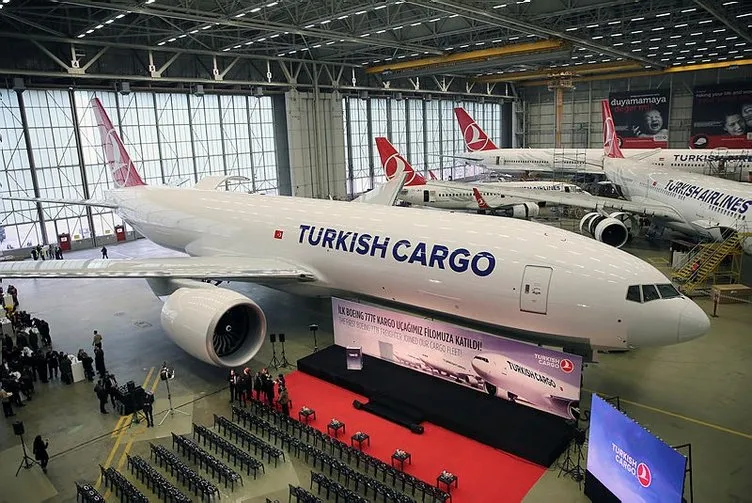 THY’nin ’Boeing 777’ kargo uçağının teslim töreni yapıldı