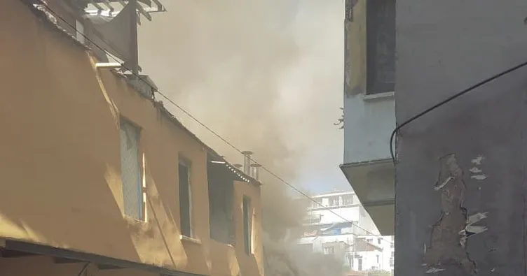 Beyoğlu’nda yangın paniği: İş yeri alevlere teslim oldu!