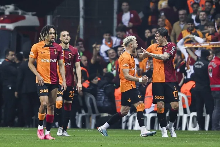 Son dakika Galatasaray haberleri: Galatasaray’ın dünya yıldızı Mauro Icardi kulüp tarihine geçti! Fenerbahçe derbisinde ilki başardı...