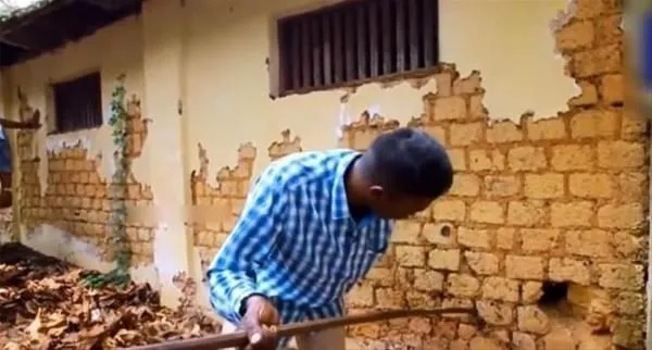 Duvarın içinden bakın ne çıktı!