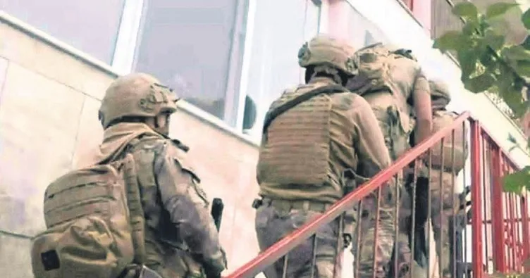 İzmir’de FETÖ operasyonu: 22 gözaltı