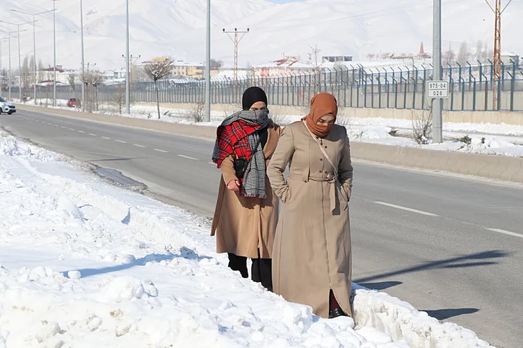 Sibirya değil Türkiye! Van dün gece buz tuttu: Termometreler eksi 31 dereceyi gördü!