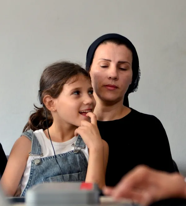 aysegul-artik-duyuyor-kizi-kulakligina-kavusan-anne-allah-devletimizden-razi-olsun-1789461027064.jpg