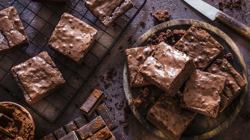 20 dakikada hazır! Ağızda dağılan brownie tarifi