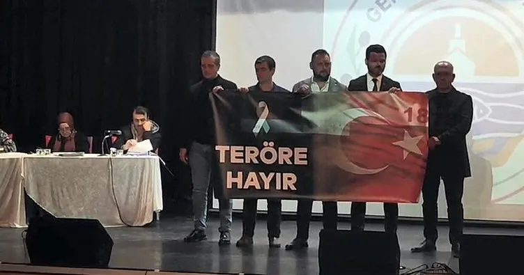 Teröre hayır pankartına tahammül edemediler