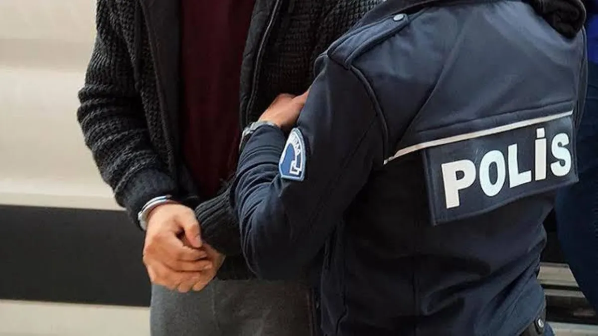İzmir’de FETÖ operasyonu: 9 polis gözaltında