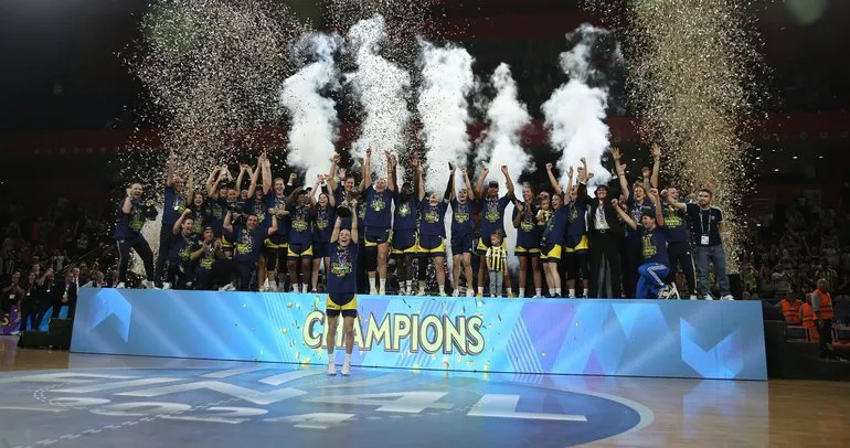 Avrupa şampiyonu olan Fenerbahçe kupasını aldı