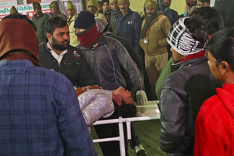 Hindistan’da kanlı şafak: İzdiham faciası tüyler ürpertti