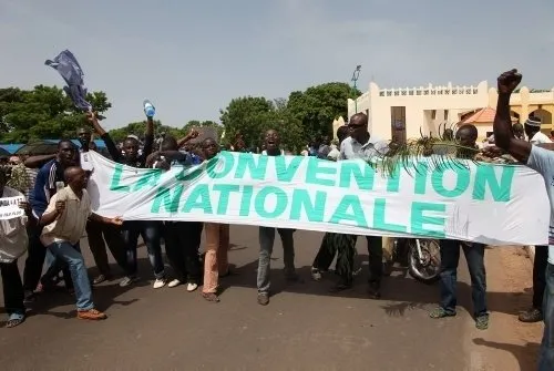 Mali’de başkanlık sarayını bastılar