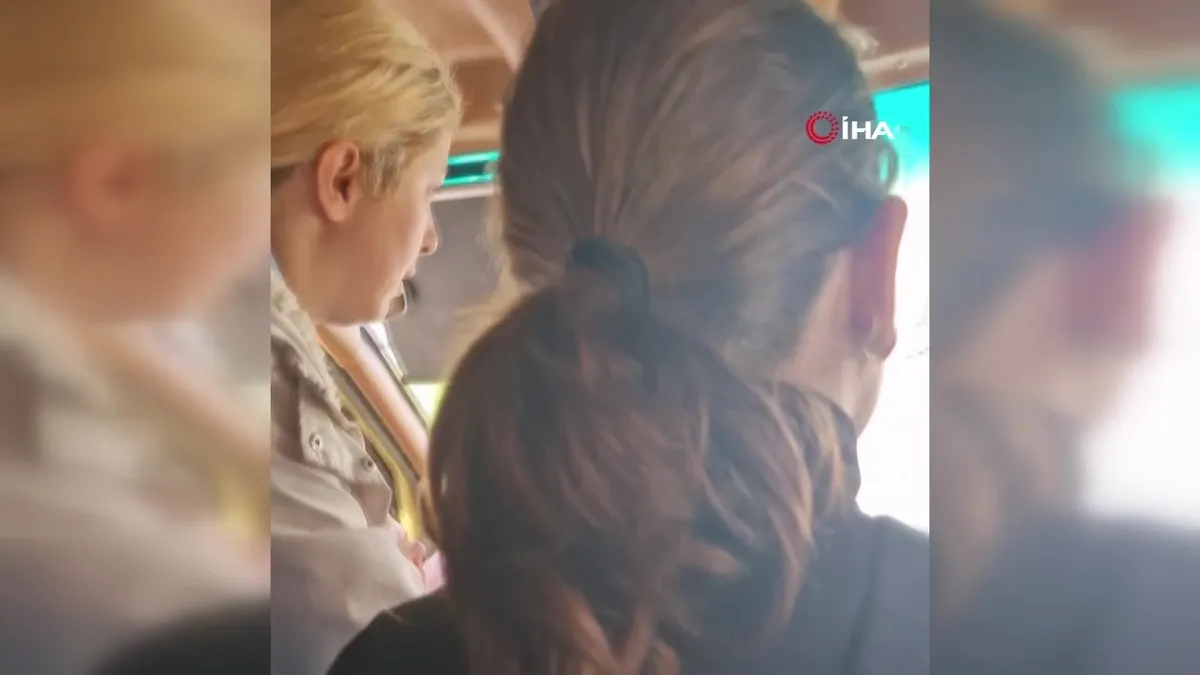 Beylikdüzü’nde pişkin minibüs şoföründen yolcuya cevap “Keyfi çalışıyorum var mı itirazın” | Video videosunu izle Beylikdüzü’nde pişkin minibüs şoföründen yolcuya cevap “Keyfi çalışıyorum var mı itirazın” | Video videosunu izle
