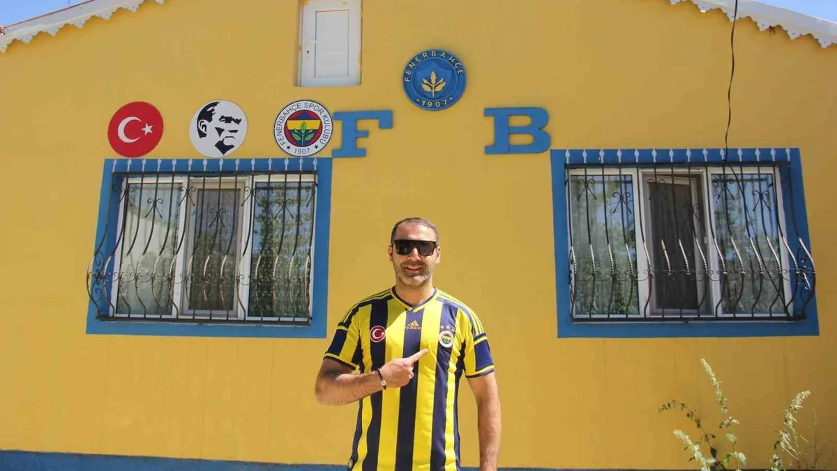 Fenerbahçe sevgisini evinin duvarlarında yaşattı Fenerbahçe sevgisini evinin duvarlarında yaşattı