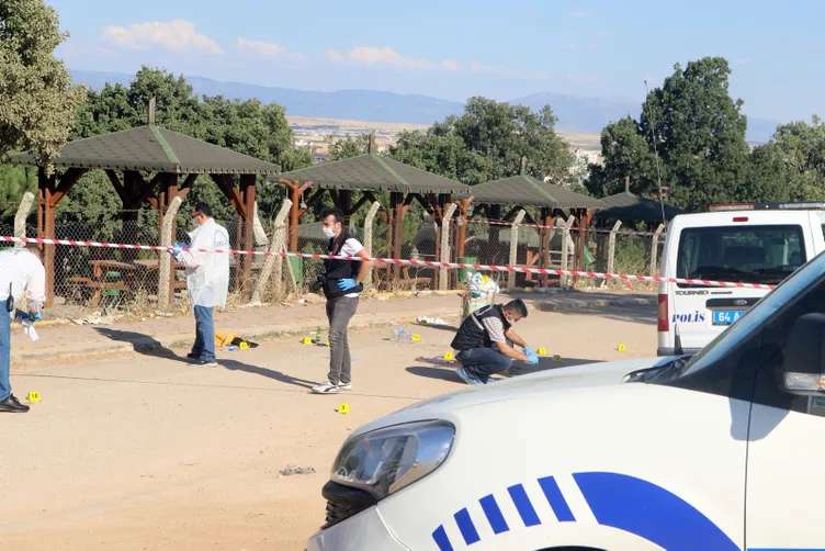 Karısıyla kaçtığı iddia edilen amcaoğlunu önce silahla vurdu sonra bıçakladı