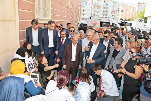 HDP önündeki eylemde 10'uncu gün! Aşiret liderlerinden ziyaret