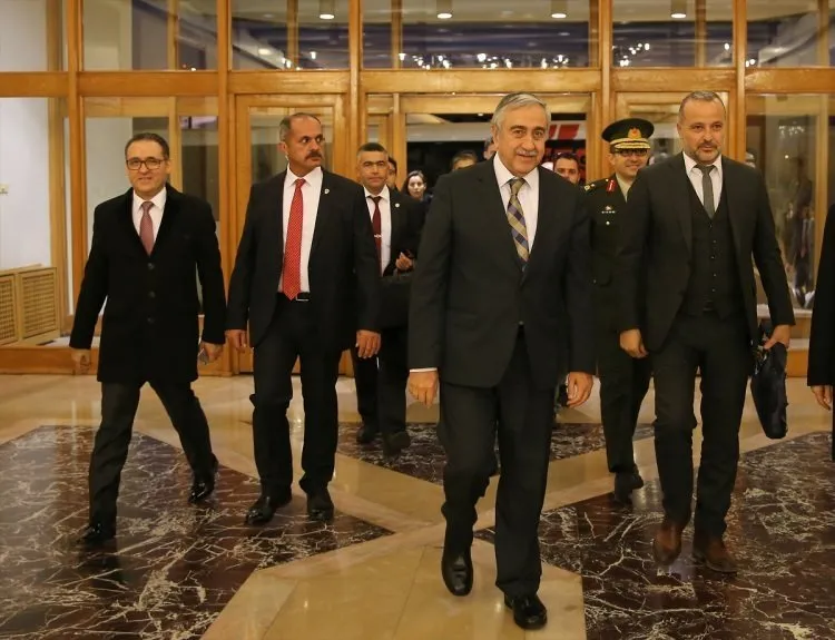 Liderler peş peşe İstanbul'a indi