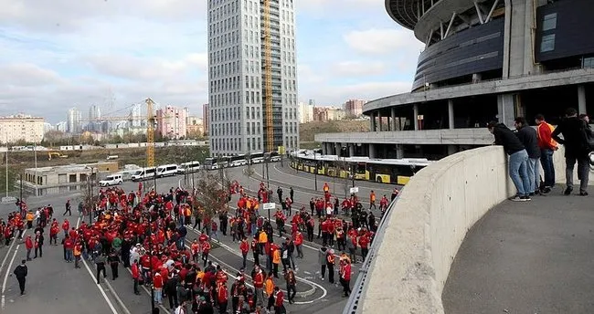 Galatasaray taraftarı Kadıköy’e geldi
