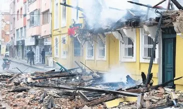 Kırklareli’nde 2 katlı tarihi bina yandı #kirklareli