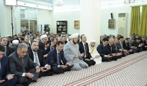 Esad bayram namazında ortaya çıktı