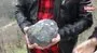Buldukları taşın meteor parçası olduğunu iddia ediyorlar | Video
