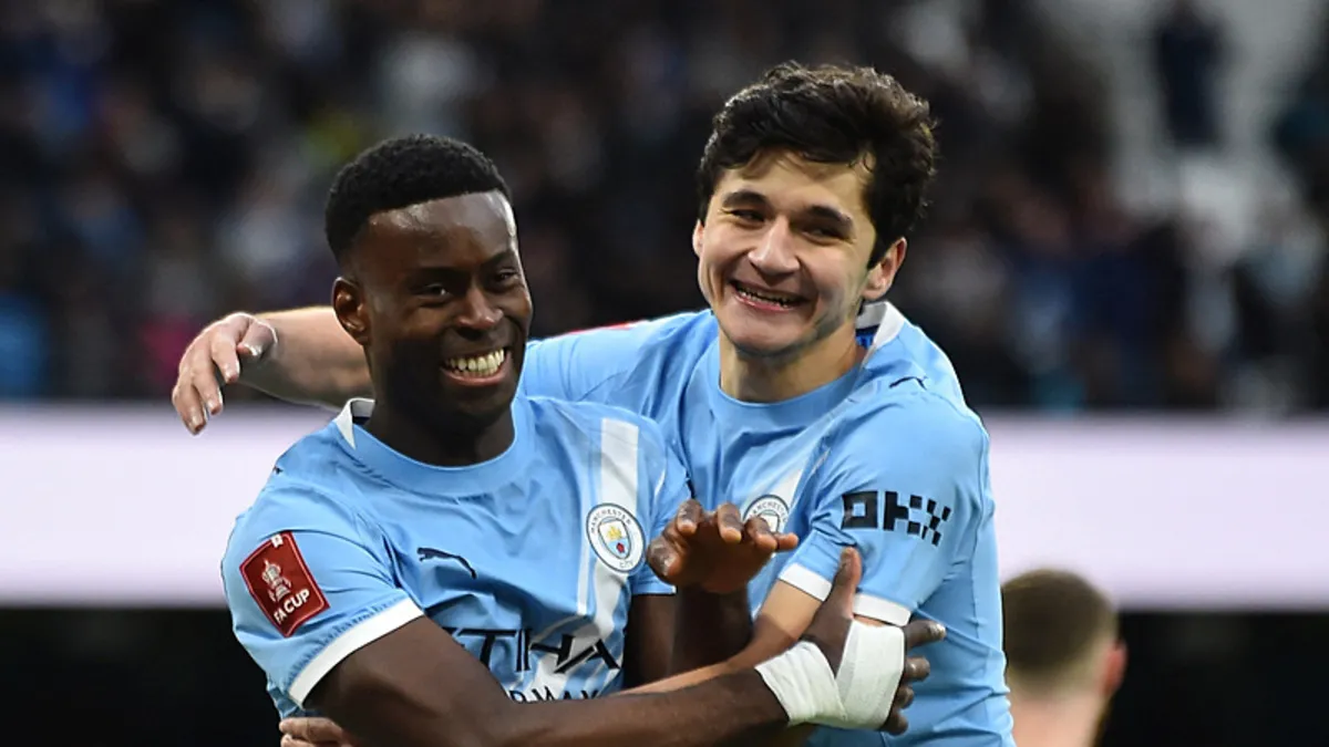 Manchester City, Salford City’i 2 golle geçti! Manchester City, Salford City’i 2 golle geçti!
