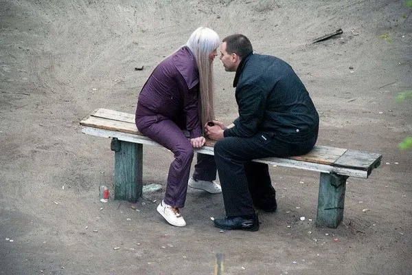 10 yıl boyunca aynı bankta yaşananların fotoğrafını çekti