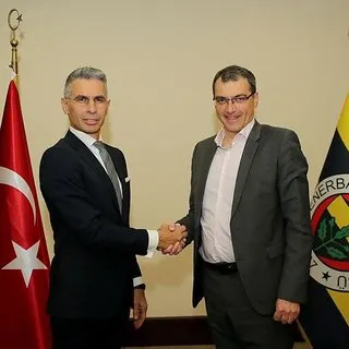 Trabzonspor’un efsanesi resmen Fenerbahçe’de!