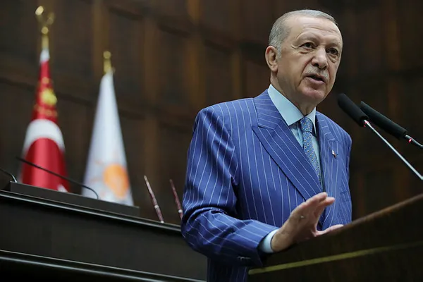 son-dakika-baskan-erdogandan-tusiada-sert-tepki-haddini-bil-sizin-agababalariniz-da-ayni-kafadaydi-1655294926424.jpg