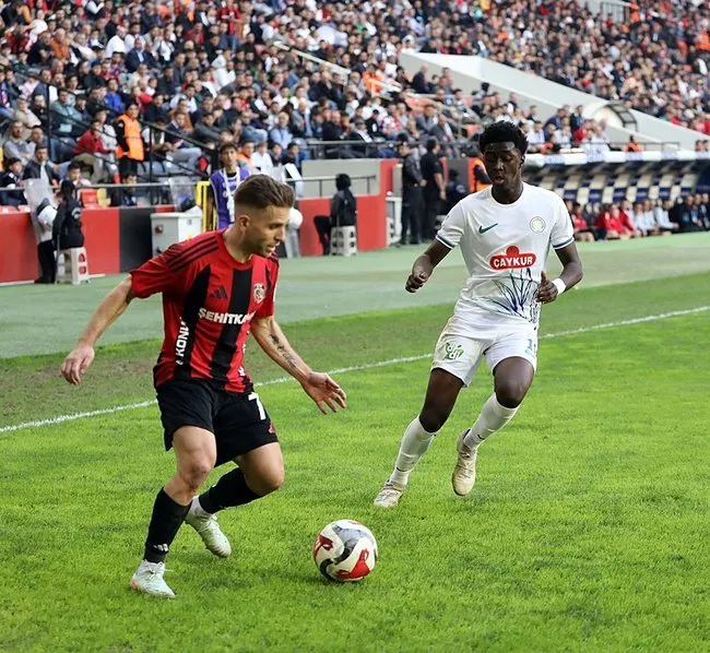 4-gollu-macta-kazanan-cikmadi-gaziantep-fk-ile-caykur-rizespor-yenisemedi-1762610390059.jpg