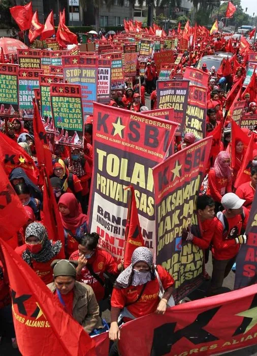 İşçilerden düşük ücret protestosu