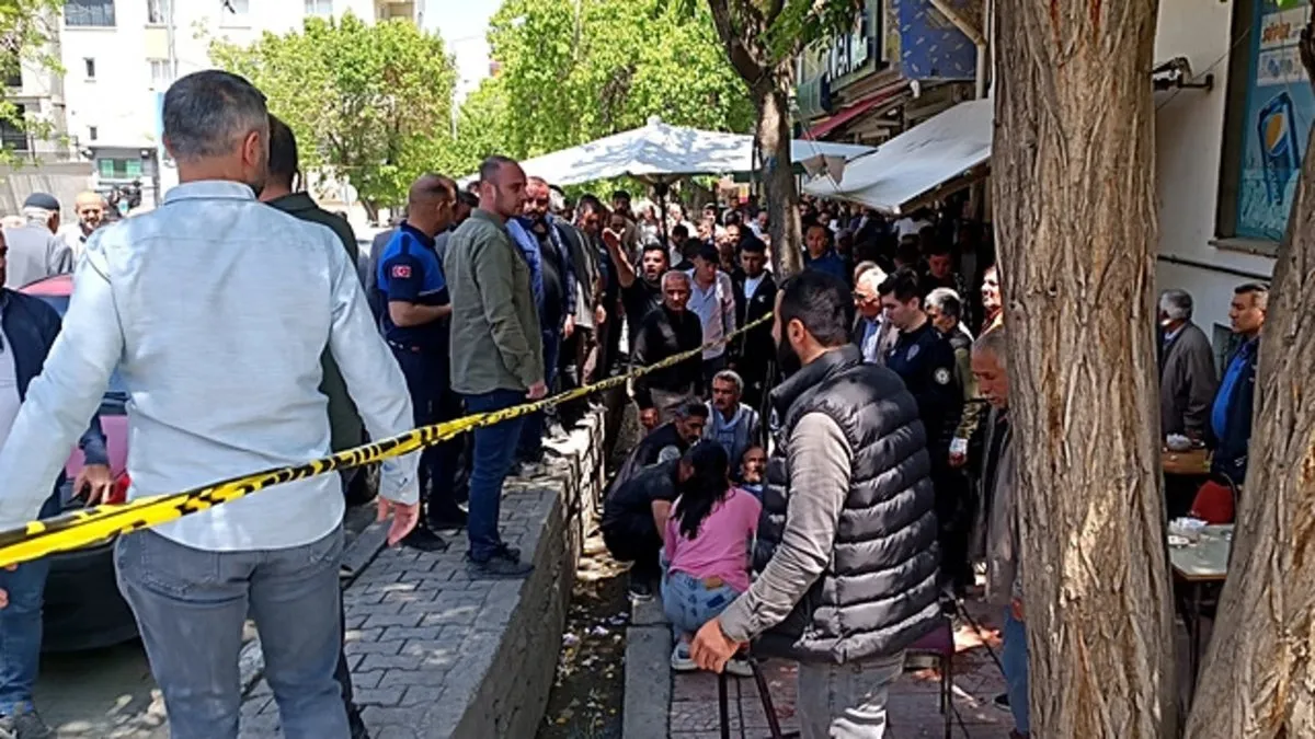 Kars’ta sokak ortasında silahlı saldırı: 1’i muhtar, 4 yaralı!