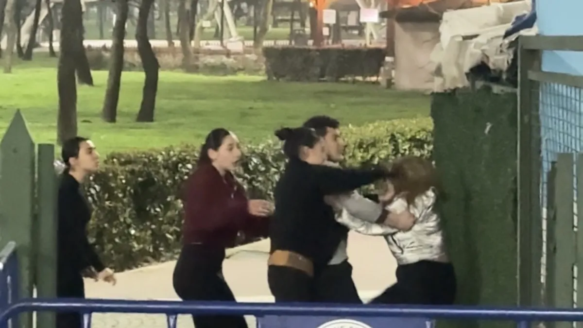 Kağıthane'de akılalmaz anlar kamerada: Lise öğrencileri birbirine girdi! 'Seni mermi manyağı yapacağım'