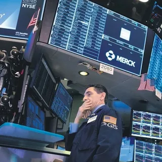 Borsalarda 5.6 trilyon dolar buharlaştı, FED sahaya iniyor