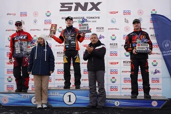 rizede-snx-turkiye-dunya-kar-motosikleti-sampiyonasi-yarismalari-nefes-kesti-1769959996573.jpg
