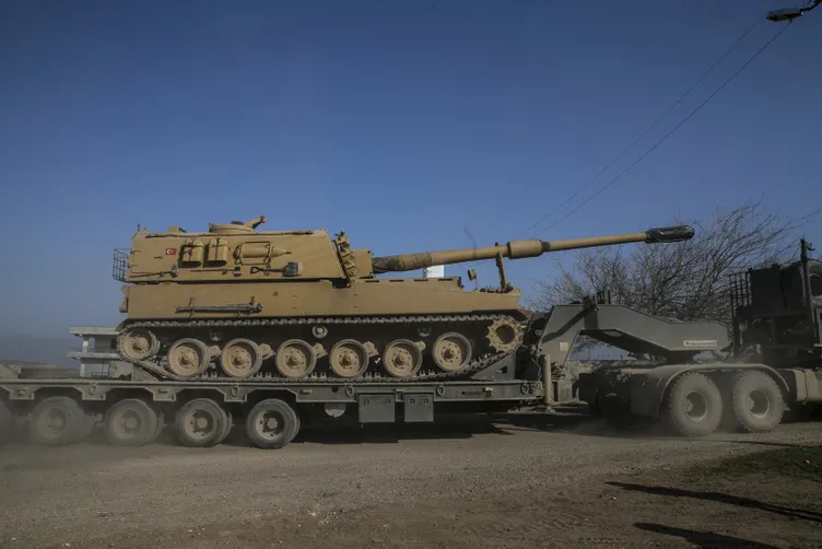 Son Dakika: TSK'ya ait yaklaşık 50 araçlık konvoy İdlib’e girdi.