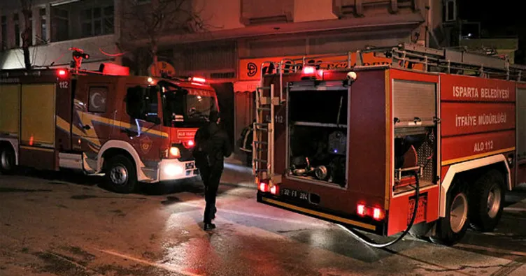 Isparta’da ecza deposunda yangın