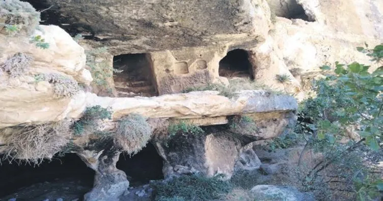 Kahta’da 3 katlı mağara
