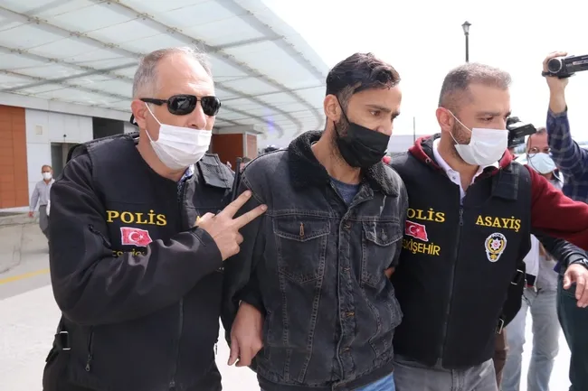 polonya-eskisehir-istanbul-ucgeninde-sir-cinayet-23-yasindaki-emine-ozkayanin-amcasi-sabaha-konustu-1754550015381.jpeg