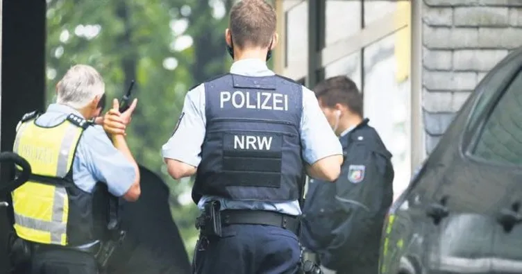 Polizei, Nazi marşı söylemiş